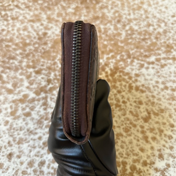 GUCCI Brown Leather Monogram W/ Blue and Green Nylon Strap Zippy Wallet - Picture 9 of 11